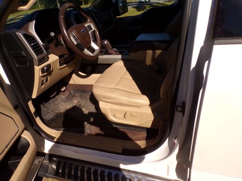 Used 2019 Ford F150 Lariat image 8