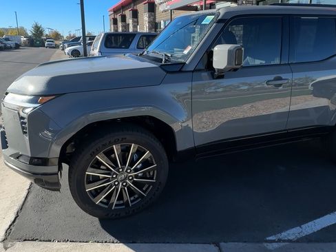 Used 2025 Lexus GX 550 image 3