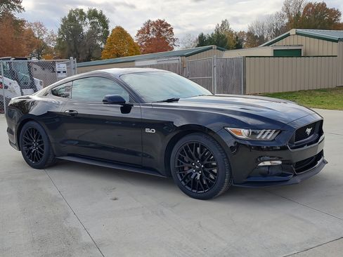 Used 2016 Ford Mustang GT Premium image 10