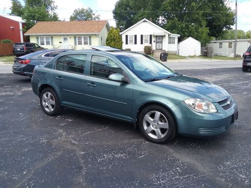 Used 2010 Chevrolet Cobalt LT Sedan w/ 1LT FWD image 5