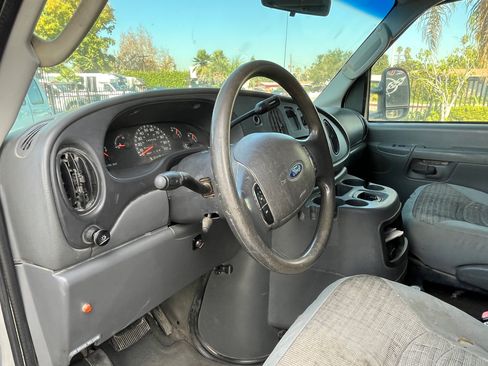 Used 2003 Ford E-350 and Econoline 350 image 32