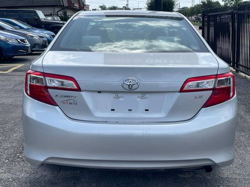 Used 2014 Toyota Camry LE image 4