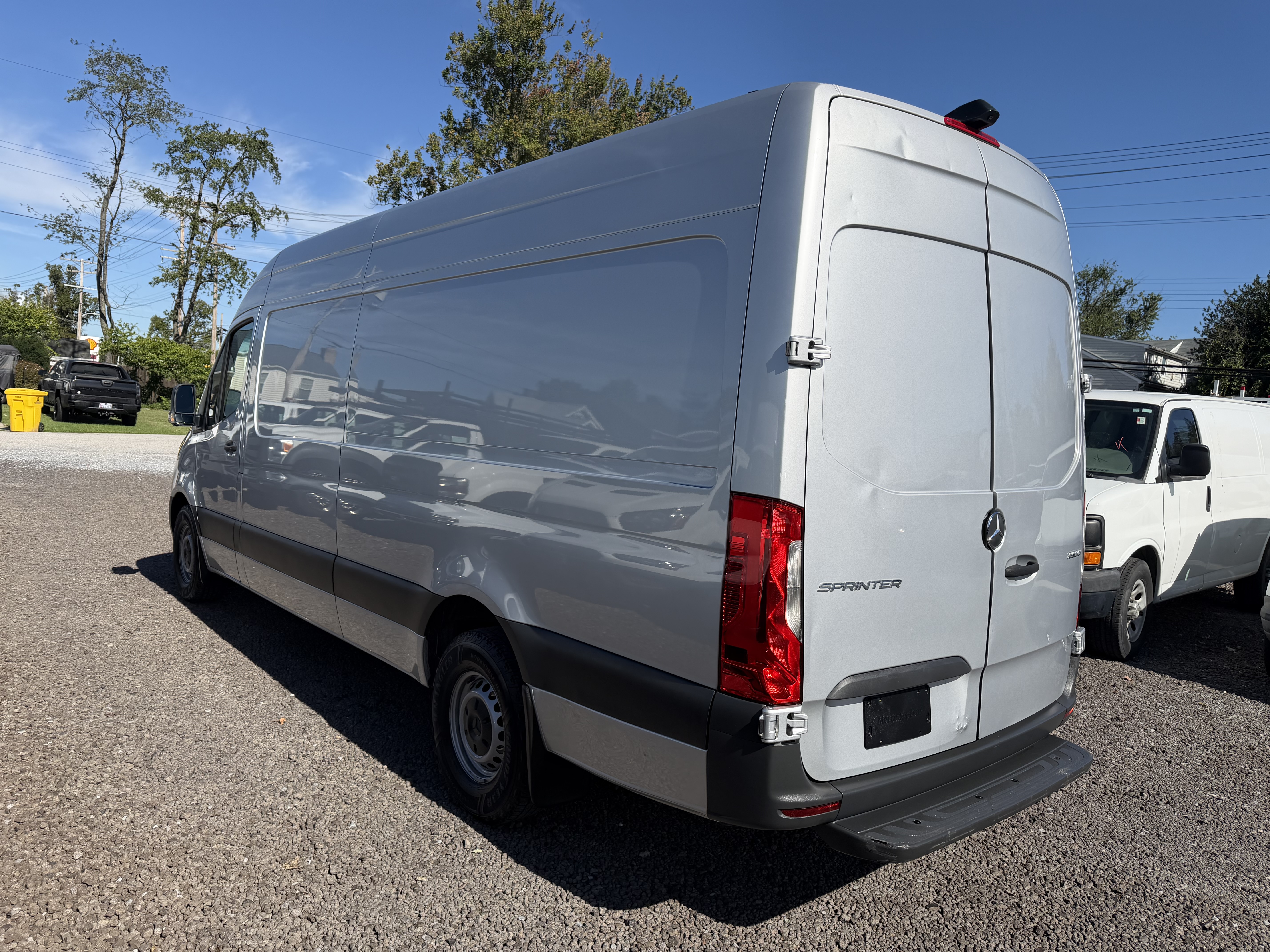 Used 2022 Mercedes-Benz Sprinter 2500 170 Cargo image 3