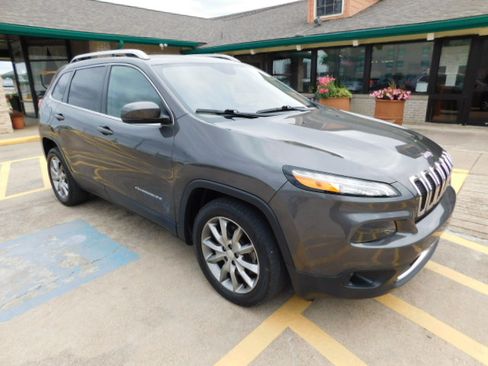 Used 2018 Jeep Cherokee FWD Limited image 2
