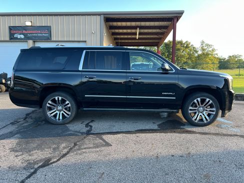 Used 2017 GMC Yukon XL Denali image 2