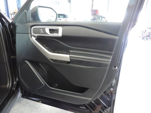 Used 2023 Ford Explorer 4WD XLT image 19