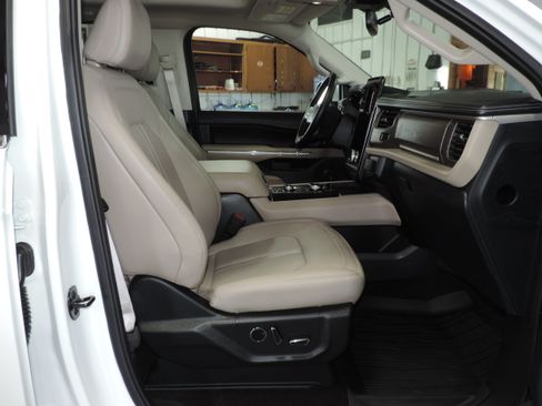 Used 2023 Ford Expedition Limited image 26