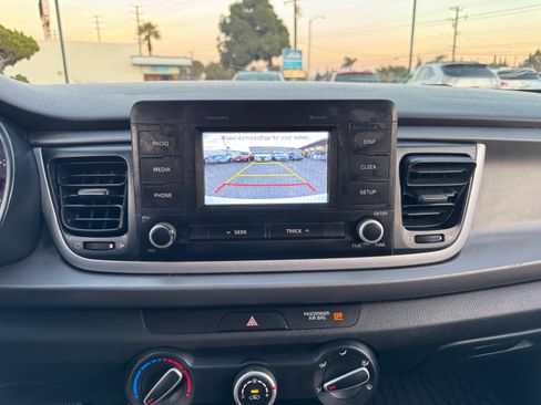 Used 2018 Kia Rio S image 26