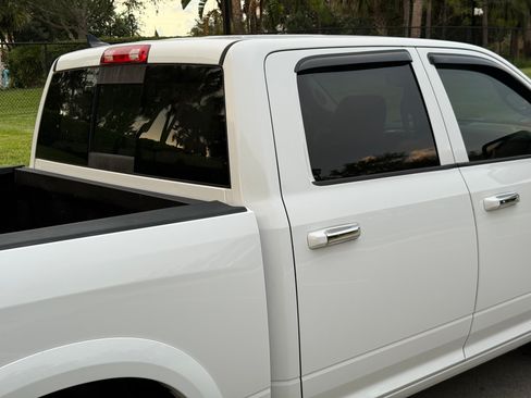 Used 2018 RAM 1500 2WD Crew Cab Laramie image 51