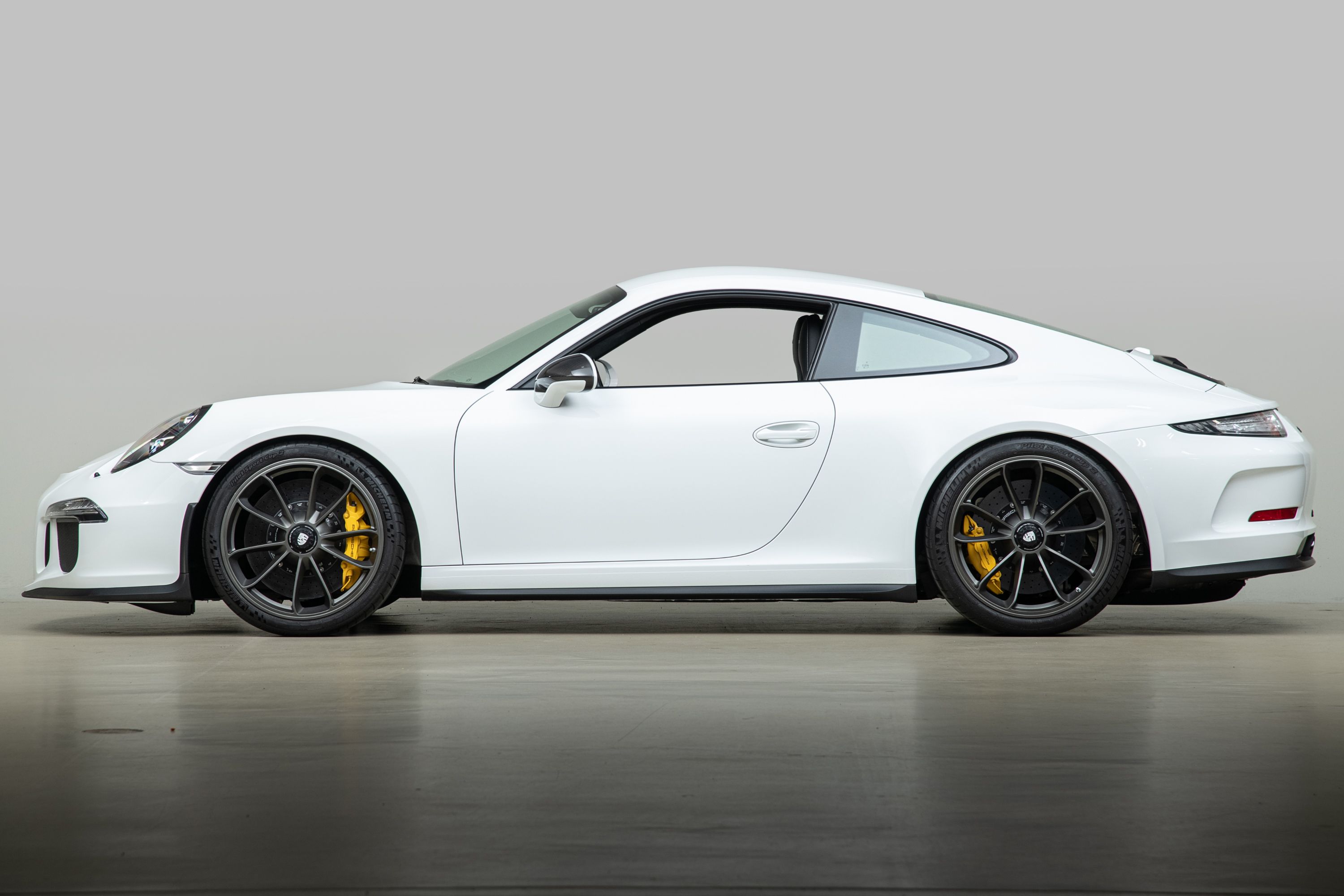 Used 2016 Porsche 911 R RWD image 3