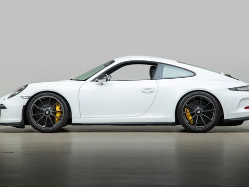 Used 2016 Porsche 911 R RWD image 3