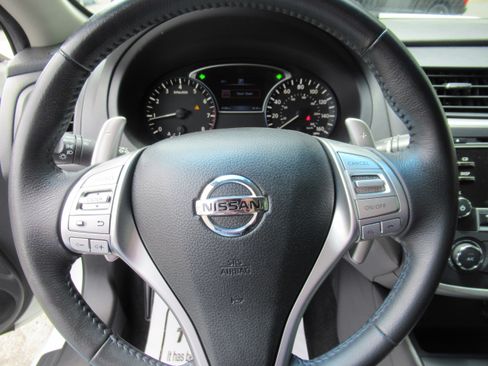 Used 2017 Nissan Altima SR FWD image 11