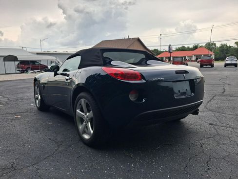 Used 2006 Pontiac Solstice Convertible RWD image 2