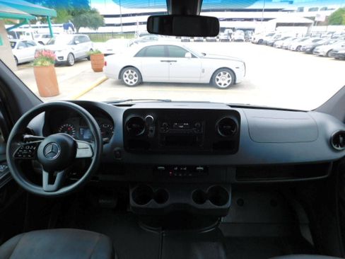 Used 2021 Mercedes-Benz Sprinter 2500 170 Cargo image 9