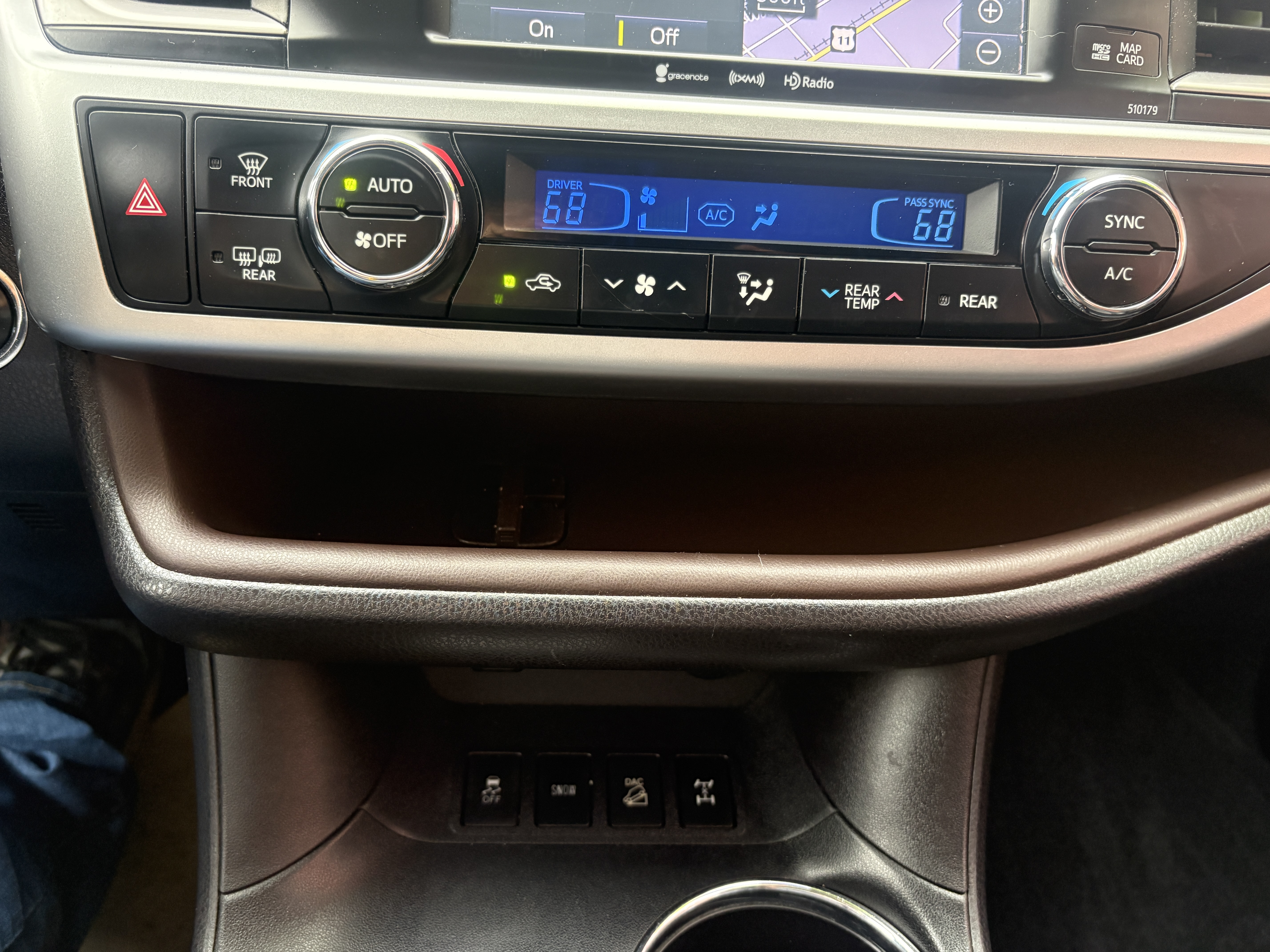 Used 2018 Toyota Highlander AWD V6 image 18