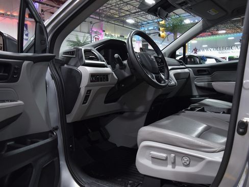 Used 2018 Honda Odyssey EX-L image 16