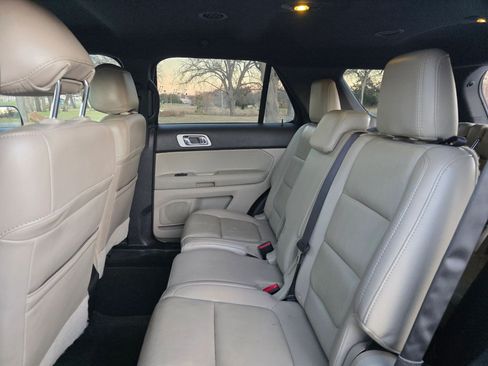 Used 2014 Ford Explorer 4WD XLT image 10