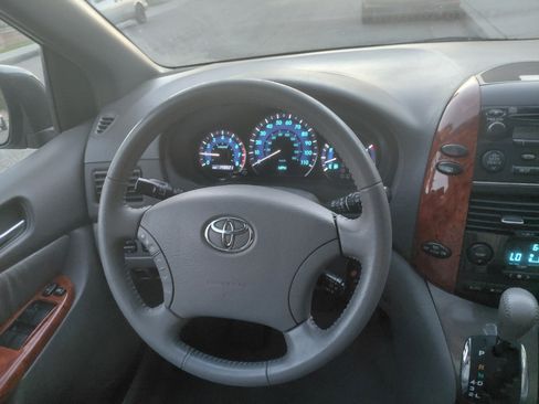 Used 2007 Toyota Sienna XLE image 27