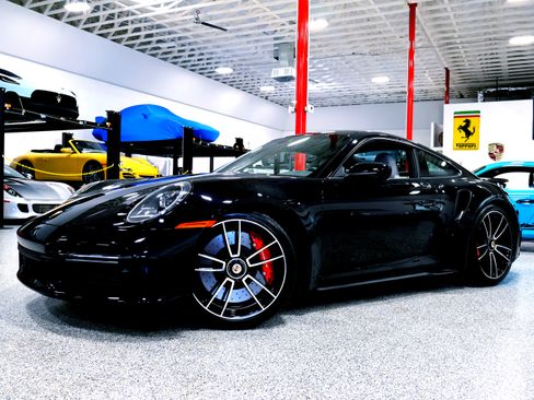 Used 2022 Porsche 911 Turbo image 5