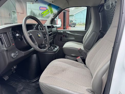 Used 2014 Chevrolet Express 3500 image 9