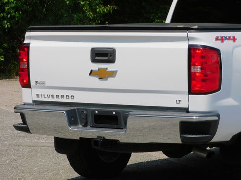 Used 2017 Chevrolet Silverado 1500 4x4 Crew Cab LT image 12