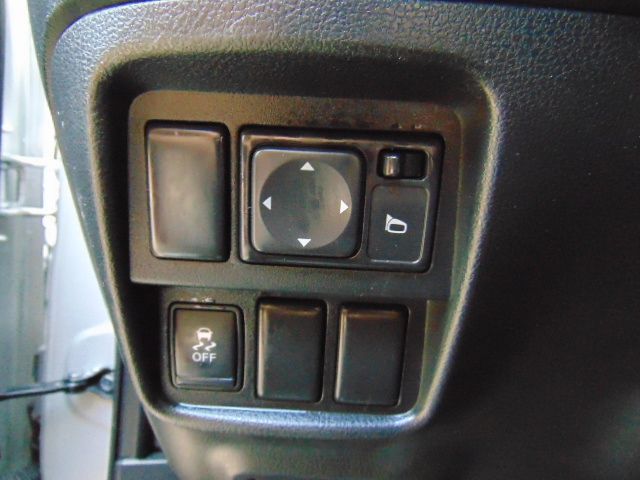 Used 2013 Nissan Juke S FWD image 12