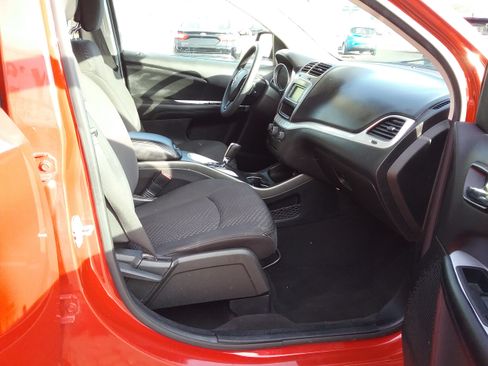 Used 2017 Dodge Journey SE image 8