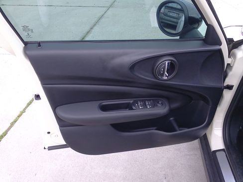 Used 2017 MINI Cooper Clubman image 9