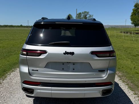 Used 2023 Jeep Grand Cherokee L Summit AWD/4WD image 4