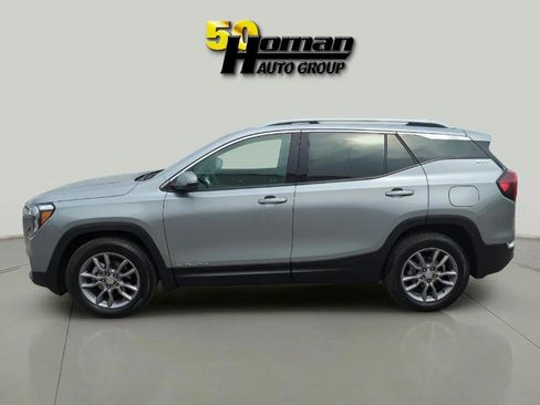 Used 2024 GMC Terrain SLT image 2
