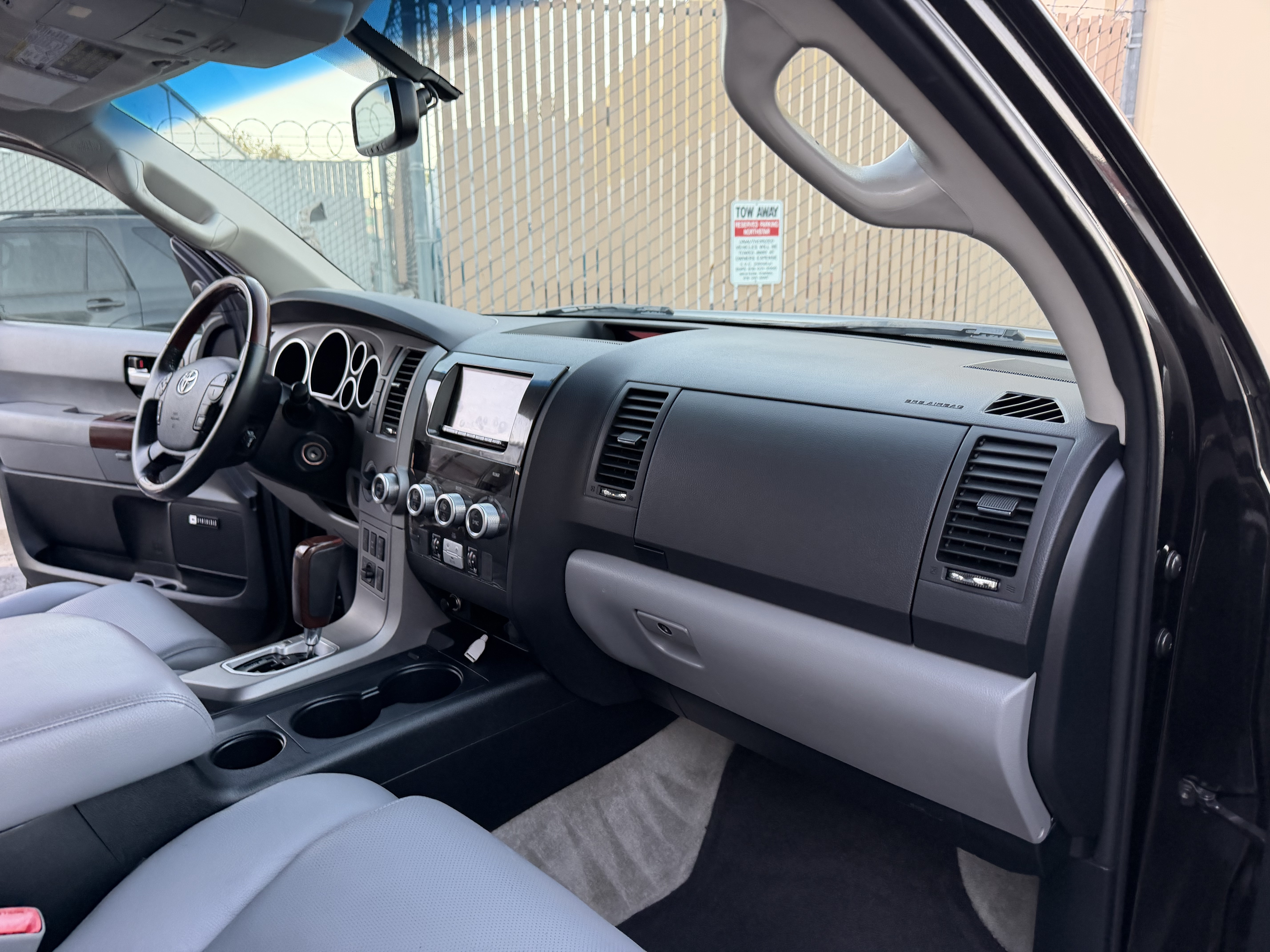 Used 2011 Toyota Sequoia Platinum AWD/4WD image 34