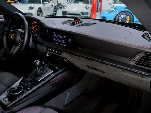 Used 2024 Porsche 911 Carrera GTS image 32