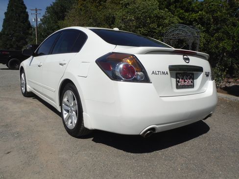 Used 2011 Nissan Altima 3.5 SR Sedan FWD image 4