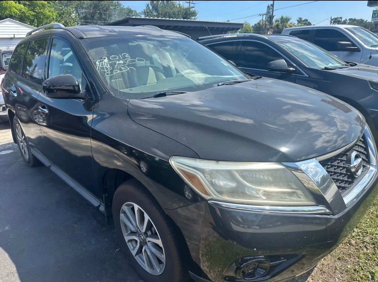 Used 2013 Nissan Pathfinder FWD image 2