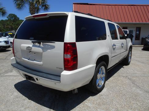 Used 2011 Chevrolet Suburban 4WD LTZ image 5