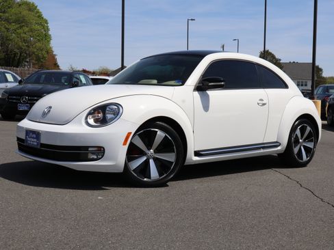 Used 2013 Volkswagen Beetle 2.0T image 2