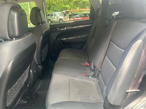 Used 2011 Kia Sorento AWD LX image 21