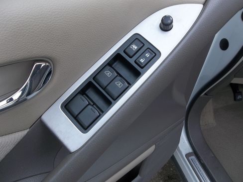 Used 2011 Nissan Murano S image 9