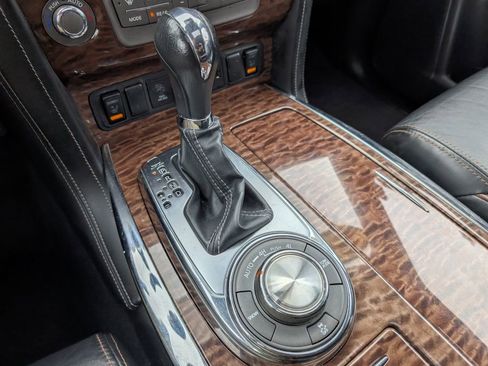 Used 2020 Nissan Armada SL image 19