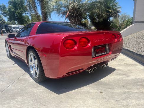 Used 1998 Chevrolet Corvette Coupe RWD image 5