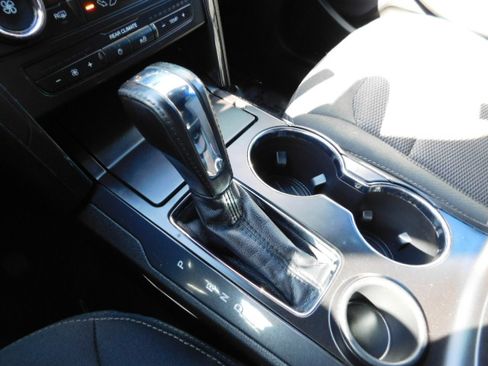 Used 2017 Ford Explorer XLT image 19