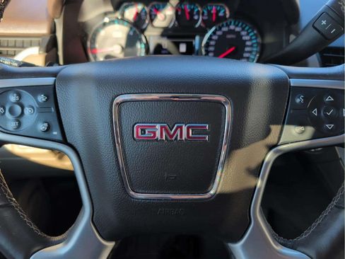 Used 2018 GMC Yukon XL SLT image 11