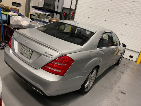 Used 2011 Mercedes-Benz S 550 4MATIC image 4