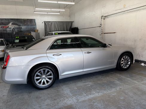 Used 2012 Chrysler 300 Limited RWD image 6
