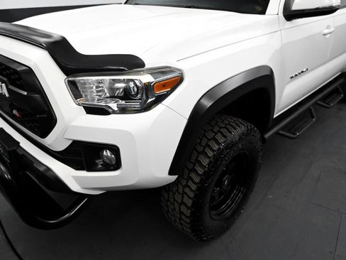 Used 2019 Toyota Tacoma TRD Off-Road image 9