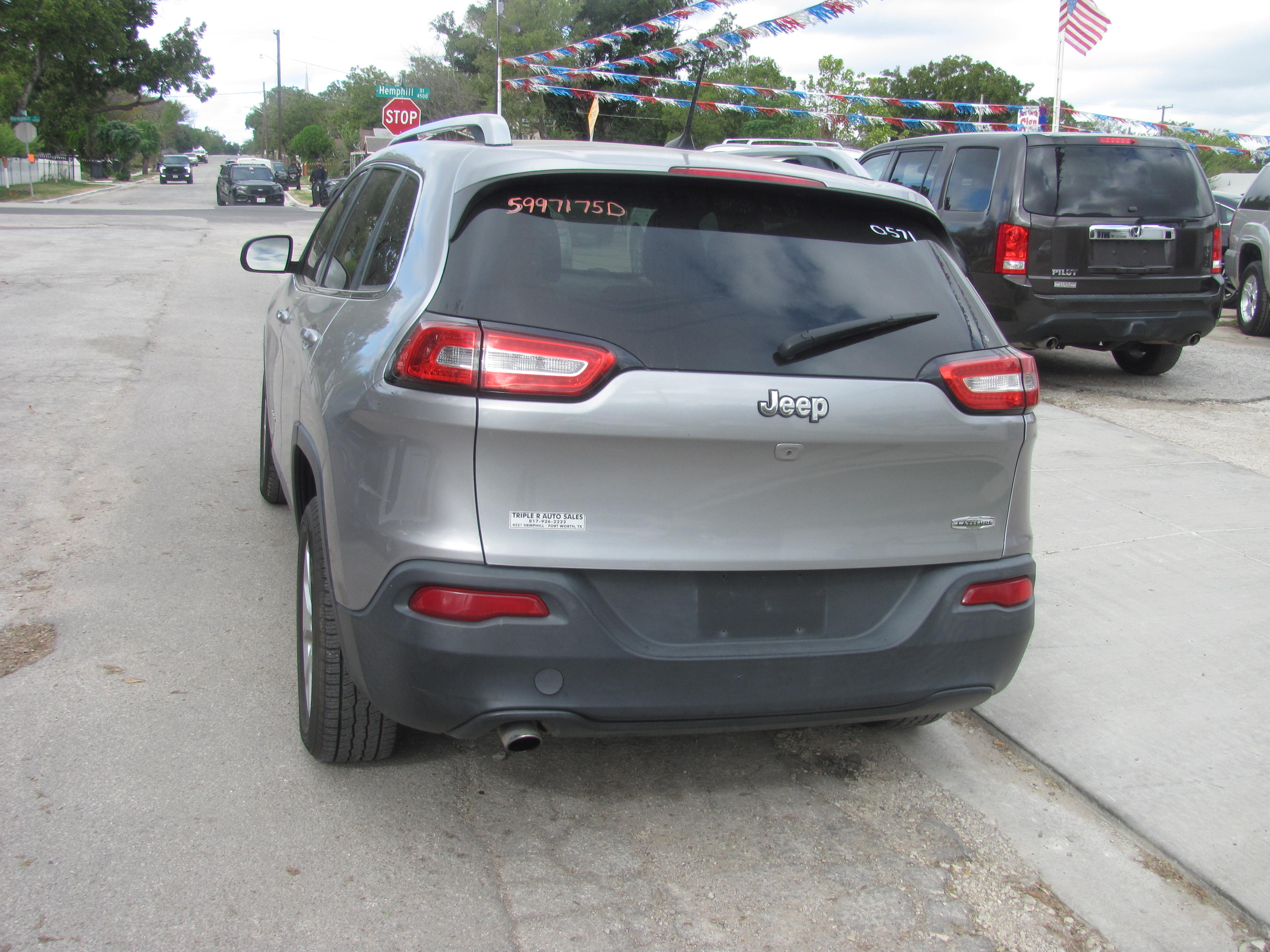 Used 2017 Jeep Cherokee FWD Latitude image 6