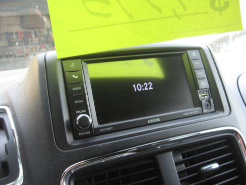 Used 2019 Dodge Grand Caravan SXT FWD image 11
