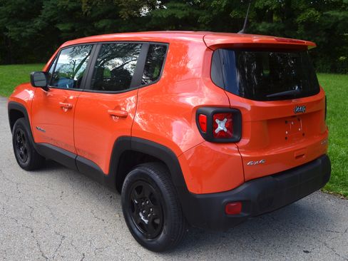 Used 2019 Jeep Renegade 4WD Sport image 3