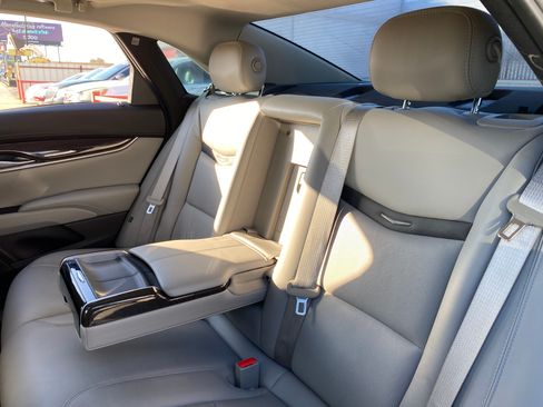 Used 2014 Cadillac XTS Luxury image 7