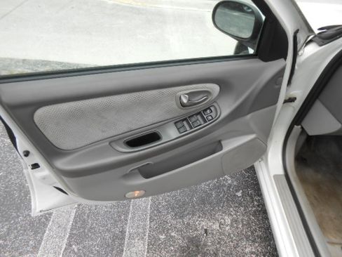 Used 2002 Nissan Maxima SE FWD image 8